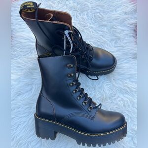 Dr. Martens Leona Vintage Smooth (Women's, Black, 8